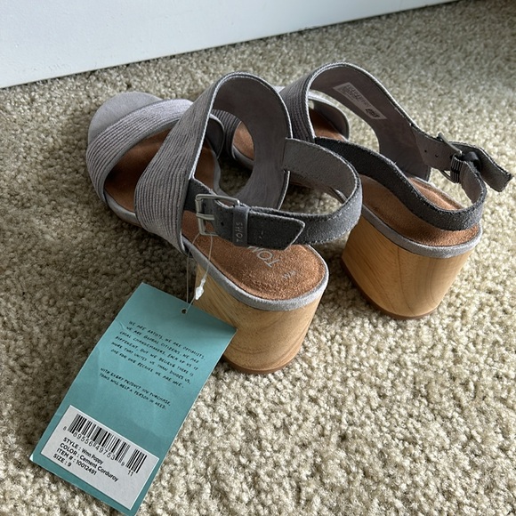 TOMS Poppy Cement Corduroy sandals size 9 NWT - Picture 2 of 4